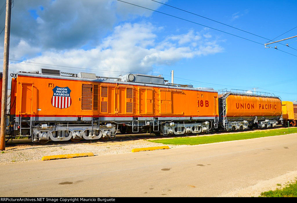 Union Pacific 8500 GTEL Turbine B unit and Tender